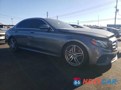 Czwarte zdjęcie samochodu z boku: 2019 MERCEDES-BENZ E 300 VIN:WDDZF4JB9KA580462 - miniatura