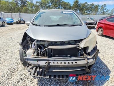 Piąte zdjęcie samochodu w środku: 2015 NISSAN VERSA NOTE SV VIN:3N1CE2CP1FL401834 - miniatura