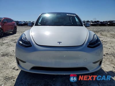 Piąte zdjęcie samochodu w środku: 2020 TESLA MODEL Y VIN:5YJYGDEF3LF019859 - miniatura