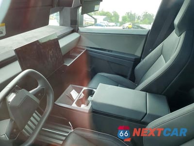 Zdjęcie 9 z 11 samochodu: 2025 TESLA CYBERTRUCK VIN:7G2CEHEE9SA062089 - miniatura
