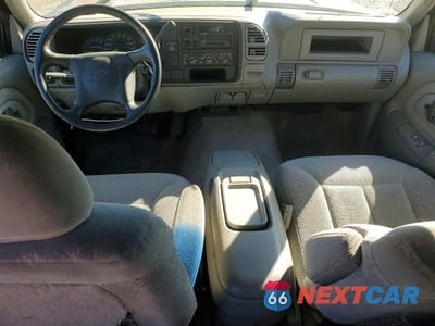 Zdjęcie 8 z 11 samochodu: 2000 CHEVROLET GMT-400 C3500 VIN:1GCGC33R2YF505211 - miniatura