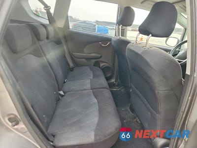 Zdjęcie 10 z 12 samochodu: 2010 HONDA FIT SPORT VIN:JHMGE8H44AS001985 - miniatura