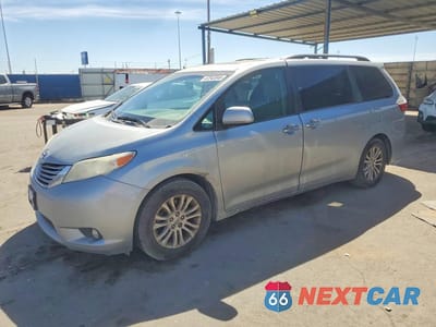 2016 TOYOTA SIENNA XLE 8-PASSENGER 5TDYK3DC8GS707633 - główne zdjęcie licytacji z USA - miniatura