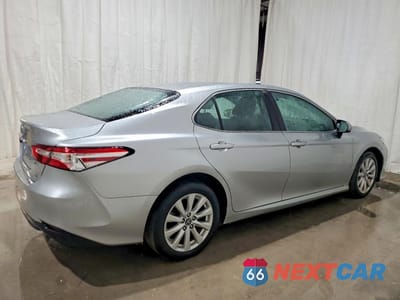 Trzecie zdjęcie samochodu z tyłu: 2018 TOYOTA CAMRY LE VIN:4T1B11HK7JU053284 - miniatura