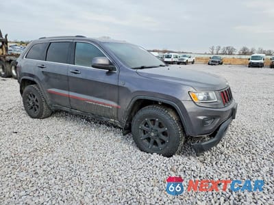 Czwarte zdjęcie samochodu z boku: 2016 JEEP GRAND CHEROKEE LAREDO VIN:1C4RJFAG7GC354786 - miniatura