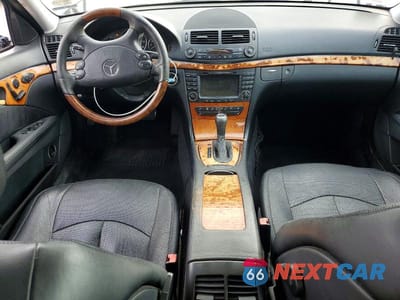 Zdjęcie 8 z 12 samochodu: 2007 MERCEDES-BENZ E 550 VIN:WDBUF72X07A984305 - miniatura