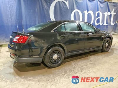Trzecie zdjęcie samochodu z tyłu: 2015 FORD TAURUS POLICE INTERCEPTOR VIN:1FAHP2MK2FG133483 - miniatura