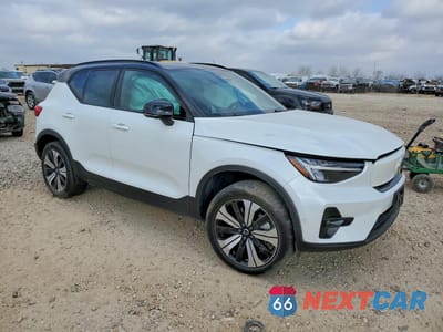 Czwarte zdjęcie samochodu z boku: 2023 VOLVO XC40 RECHARGE PLUS VIN:YV4ED3UL7P2020340 - miniatura
