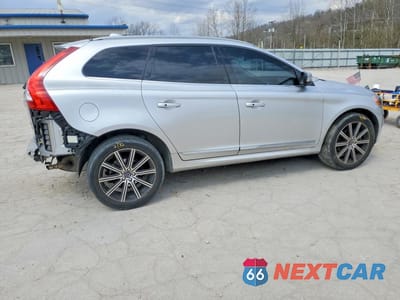 Trzecie zdjęcie samochodu z tyłu: 2016 VOLVO XC60 T5 PLATINUM VIN:YV4612RM0G2801290 - miniatura