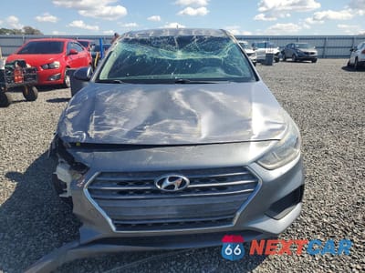Piąte zdjęcie samochodu w środku: 2018 HYUNDAI ACCENT SE VIN:3KPC24A37JE020570 - miniatura