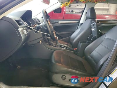 Zdjęcie 7 z 12 samochodu: 2017 VOLKSWAGEN PASSAT SE VIN:1VWBT7A34HC050893 - miniatura