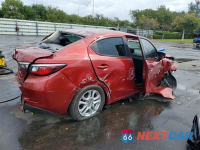 Trzecie zdjęcie samochodu z tyłu: 2018 TOYOTA YARIS IA BASE VIN:3MYDLBYV0JY312574 - miniatura