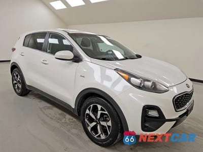 Czwarte zdjęcie samochodu z boku: 2021 KIA SPORTAGE LX VIN:KNDPMCACXM7917781 - miniatura