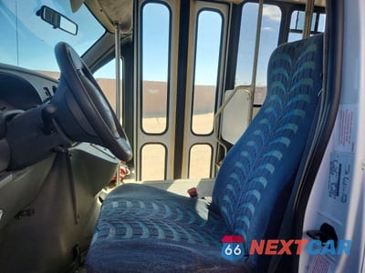 Zdjęcie 7 z 13 samochodu: 2003 FORD E450 SHUTTLE BUS VIN:1FDXE45S33HB85132 - miniatura