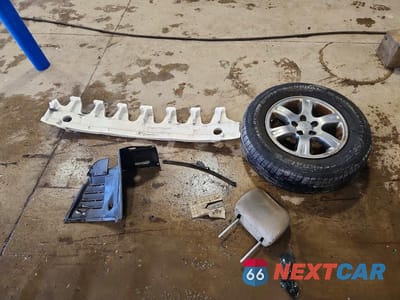 Zdjęcie 13 z 13 samochodu: 2004 TOYOTA HIGHLANDER BASE VIN:JTEEP21A940011729 - miniatura