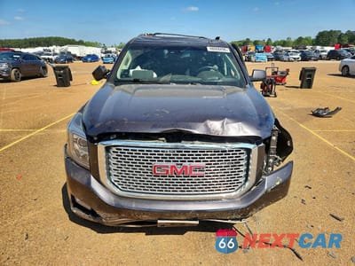 Piąte zdjęcie samochodu w środku: 2017 GMC YUKON DENALI VIN:1GKS1CKJ7HR292934 - miniatura