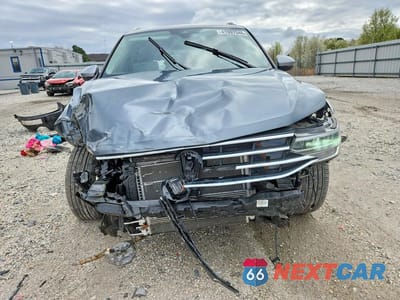 Piąte zdjęcie samochodu w środku: 2024 VOLKSWAGEN TIGUAN WOLFSBURG VIN:3VVAB7AXXRM225430 - miniatura