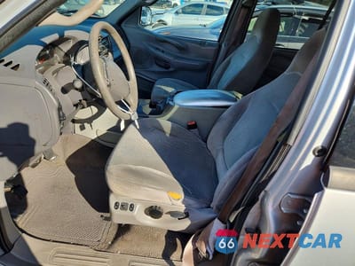 Zdjęcie 7 z 13 samochodu: 2002 FORD EXPEDITION XLT VIN:1FMRU15L92LA63647 - miniatura