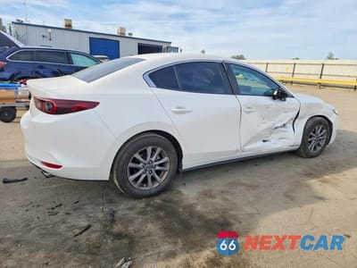 Trzecie zdjęcie samochodu z tyłu: 2022 MAZDA 3 VIN:JM1BPAAL5N1507528 - miniatura