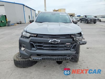 Piąte zdjęcie samochodu w środku: 2024 CHEVROLET COLORADO TRAIL BOSS VIN:1GCPTEEK6R1128103 - miniatura