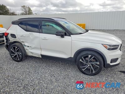 Czwarte zdjęcie samochodu z boku: 2019 VOLVO XC40 T5 R-DESIGN VIN:YV4162UM7K2068554 - miniatura