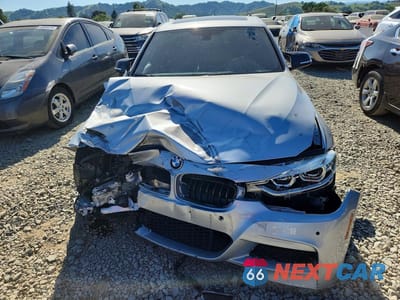 Piąte zdjęcie samochodu w środku: 2018 BMW 340 I VIN:WBA8B3G59JNV00935 - miniatura