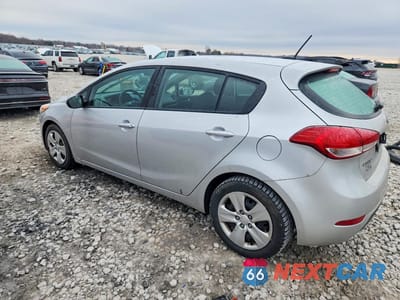 Drugie zdjęcie samochodu z przodu: 2016 KIA FORTE5 LX VIN:KNAFK5A86G5621579 - miniatura