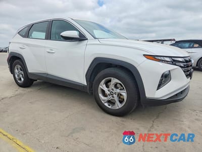 Czwarte zdjęcie samochodu z boku: 2023 HYUNDAI TUCSON SE VIN:5NMJA3AE4PH277905 - miniatura