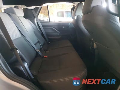 Zdjęcie 10 z 11 samochodu: 2025 TOYOTA 4RUNNER SR5 VIN:JTEVA5BR1S5025602 - miniatura