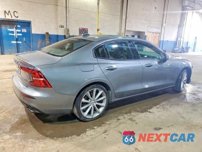 Trzecie zdjęcie samochodu z tyłu: 2020 VOLVO S60 T6 MOMENTUM VIN:7JRA22TK5LG043060 - miniatura