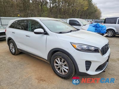 Czwarte zdjęcie samochodu z boku: 2019 KIA SORENTO LX V6 VIN:5XYPG4A51KG440320 - miniatura