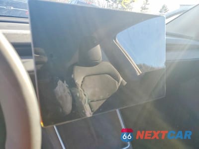 Zdjęcie 9 z 11 samochodu: 2026 TESLA MODEL Y VIN:7SAYGDEE4TA478678 - miniatura