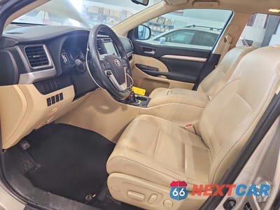 Zdjęcie 7 z 11 samochodu: 2015 TOYOTA HIGHLANDER XLE VIN:5TDJKRFH8FS102961 - miniatura