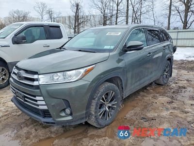 2018 TOYOTA HIGHLANDER LE PLUS 5TDBZRFH7JS802981 - główne zdjęcie licytacji z USA - miniatura