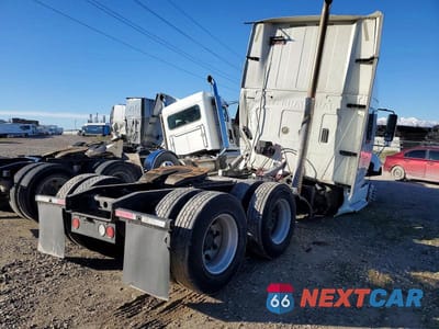 Czwarte zdjęcie samochodu z boku: 2010 INTERNATIONAL PROSTAR PR - SEMI TRUCK VIN:3HSCUAPR0AN192192 - miniatura