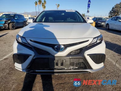 Piąte zdjęcie samochodu w środku: 2023 TOYOTA CAMRY HYBRID XSE VIN:4T1K31AK7PU057722 - miniatura