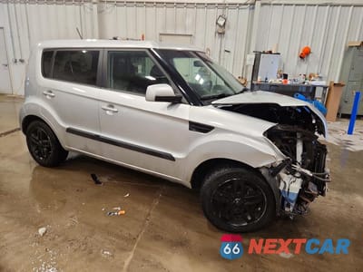 Czwarte zdjęcie samochodu z boku: 2011 KIA SOUL + VIN:KNDJT2A29B7331015 - miniatura