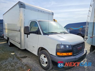 Czwarte zdjęcie samochodu z boku: 2020 GMC SAVANA BOX TRUCK VIN:7GZ37TCG3LN003648 - miniatura