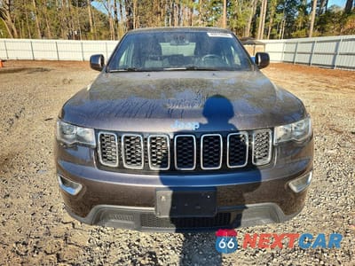 Piąte zdjęcie samochodu w środku: 2019 JEEP GRAND CHEROKEE LAREDO VIN:1C4RJFAG2KC822917 - miniatura