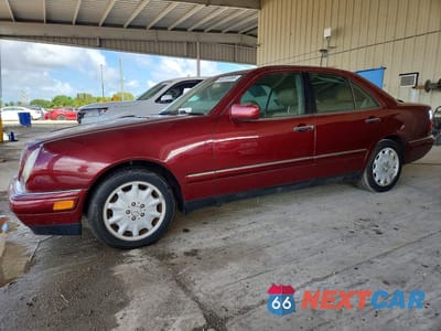 1999 MERCEDES-BENZ E 300TD WDBJF25H8XA825025 - główne zdjęcie licytacji z USA - miniatura