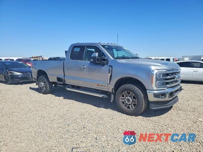 Czwarte zdjęcie samochodu z boku: 2023 FORD F350 SUPER DUTY VIN:1FT8X3BM2PEC54774 - miniatura