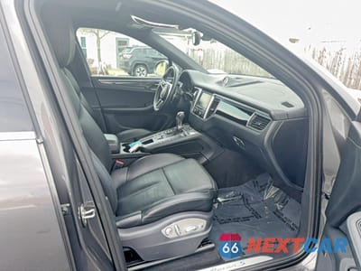 Piąte zdjęcie samochodu w środku: 2015 PORSCHE MACAN S VIN:WP1AB2A5XFLB55357 - miniatura