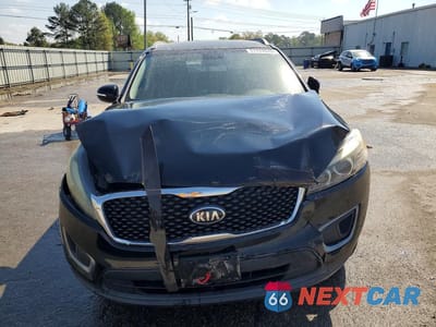 Piąte zdjęcie samochodu w środku: 2017 KIA SORENTO LX VIN:5XYPG4A39HG190011 - miniatura