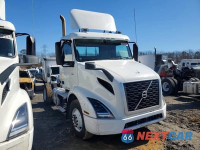 2019 VOLVO VNR - SEMI TRUCK 4V4W19DF2KN221488 - główne zdjęcie licytacji z USA - miniatura