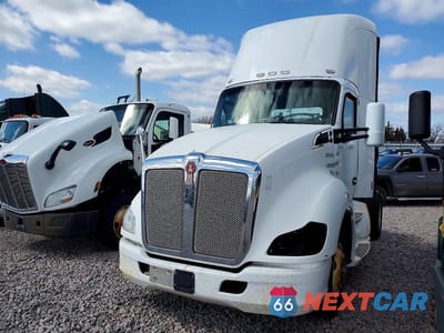 Drugie zdjęcie samochodu z przodu: 2014 KENWORTH T680 TRUCK CAB AND CHASSIS VIN:1XKYA48X6EJ402524 - miniatura