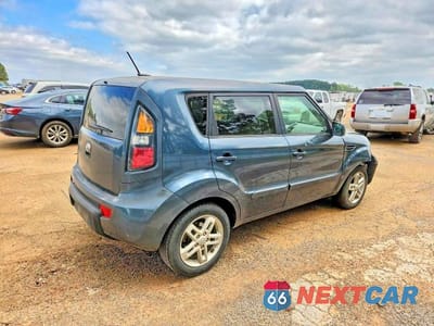 Trzecie zdjęcie samochodu z tyłu: 2011 KIA SOUL + VIN:KNDJT2A22B7312208 - miniatura