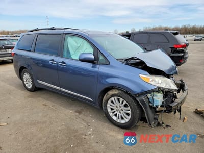 Czwarte zdjęcie samochodu z boku: 2017 TOYOTA SIENNA XLE 8-PASSENGER VIN:5TDYZ3DC5HS887277 - miniatura