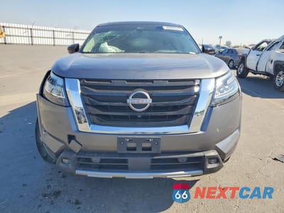 Piąte zdjęcie samochodu w środku: 2022 NISSAN PATHFINDER PLATINUM VIN:5N1DR3DH3NC268700 - miniatura