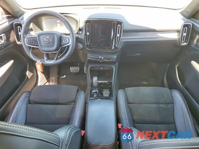 Zdjęcie 8 z 12 samochodu: 2022 VOLVO XC40 T5 R-DESIGN VIN:YV4162UM9N2642768 - miniatura