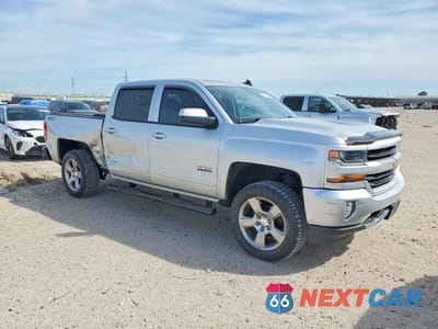Czwarte zdjęcie samochodu z boku: 2018 CHEVROLET SILVERADO K1500 LT VIN:3GCUKREC8JG619977 - miniatura